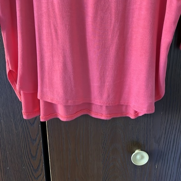Ginger G dark pink colored top. 3/4 sleeves. Size Medium. - Picture 3 of 7